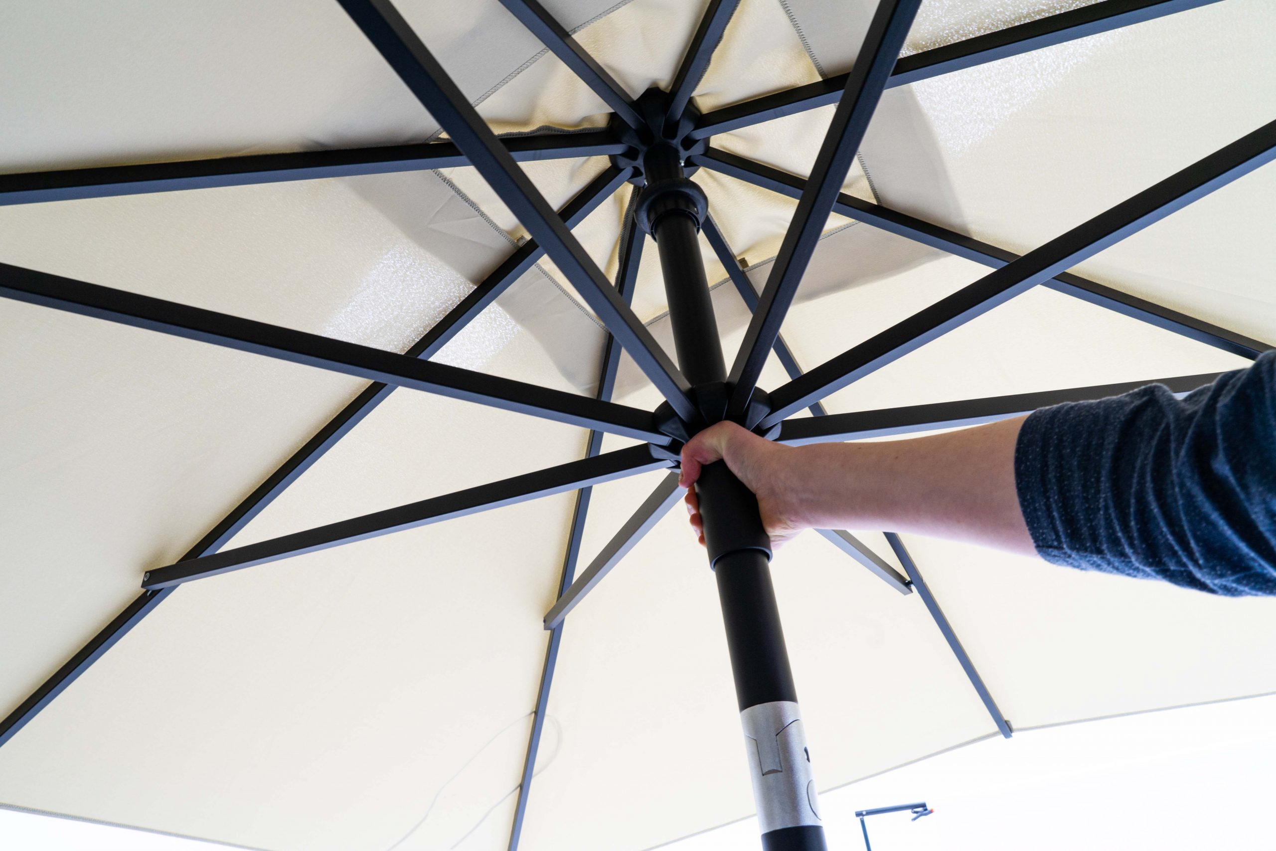 Madison-push-up-parasol-Moraira-230x230-Detail-push-up-mechanism-luxury-design-scaled-1.jpg
