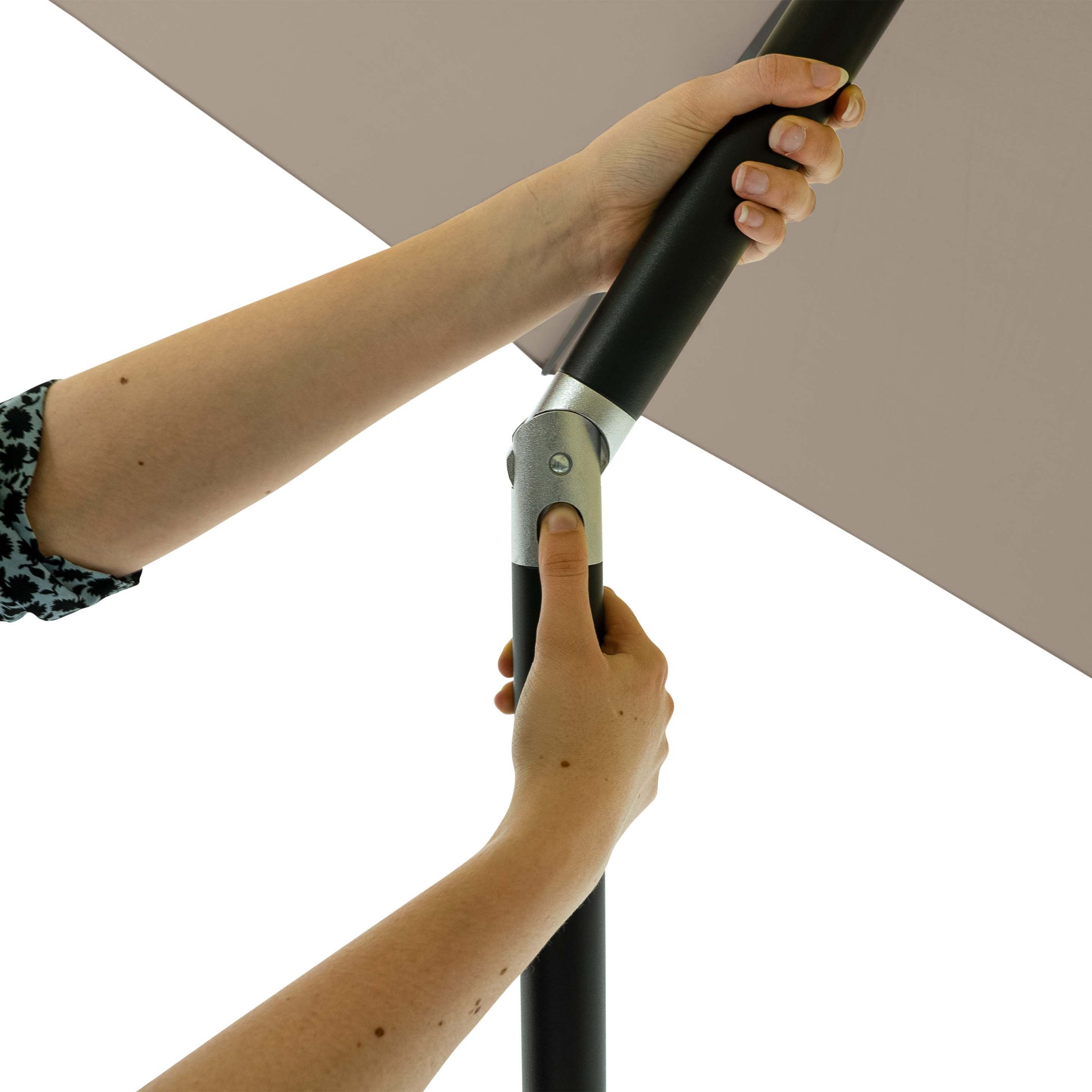 Madison-push-up-parasol-Moraira-230x230-Handy-tilt-mechanism-scaled-1.jpg